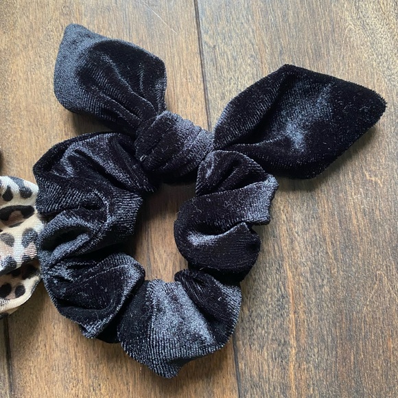 NWOT Scrunchies with Bows. Leopard print and Black. - Picture 3 of 3